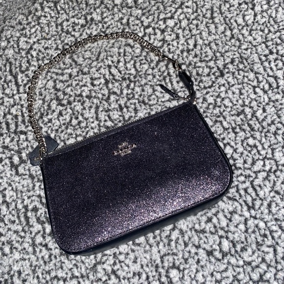 ✨hp✨glitter coach wristlet